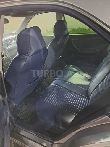 Mercedes E 240-11