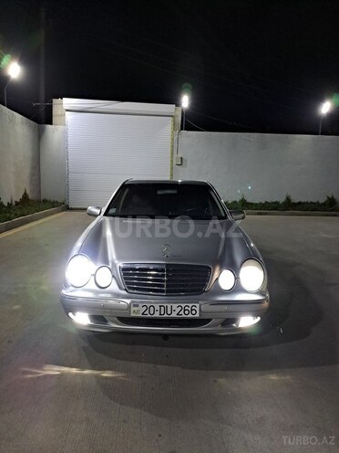 Mercedes E 240-1