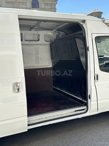 Ford Transit-11