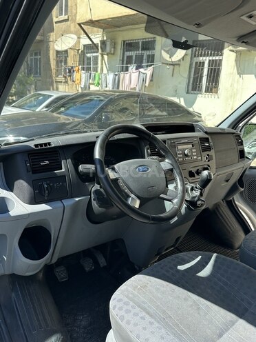 Ford Transit-13