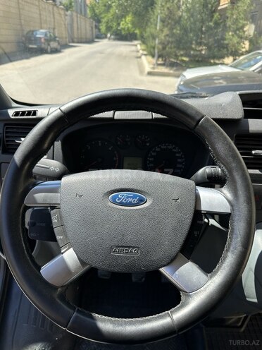 Ford Transit-16