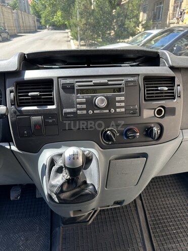 Ford Transit-15