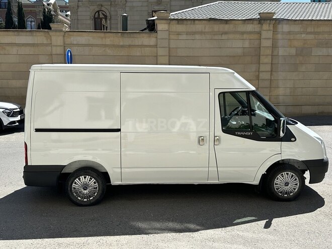 Ford Transit-5