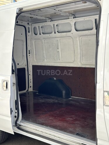 Ford Transit-9