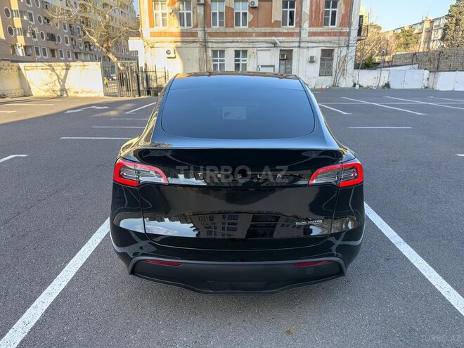 Tesla Model Y-7