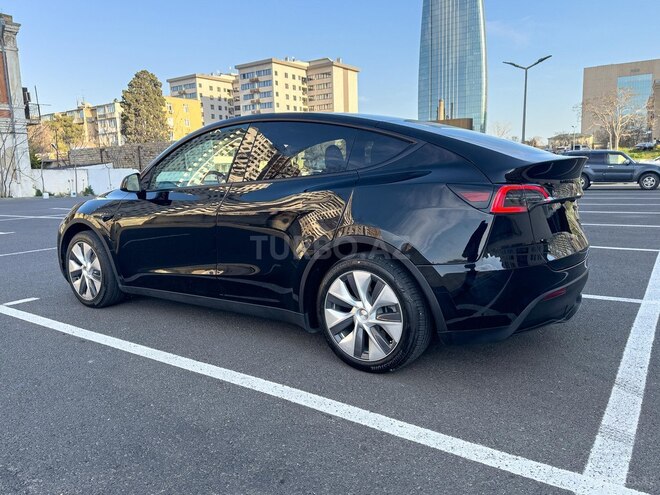 Tesla Model Y-6