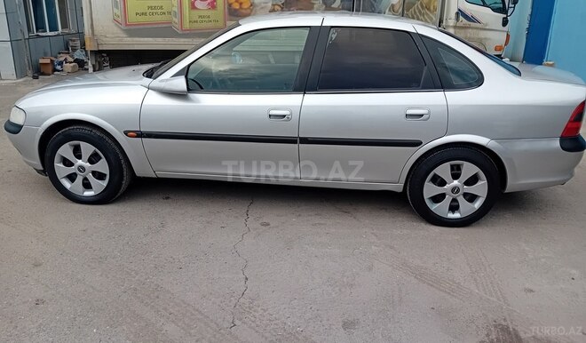 Opel Vectra-4
