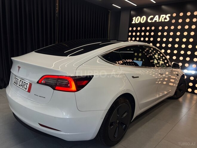 Tesla Model 3-4