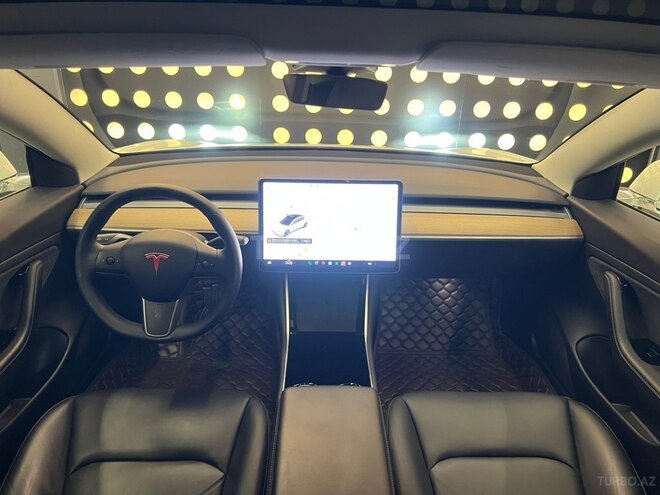 Tesla Model 3-13