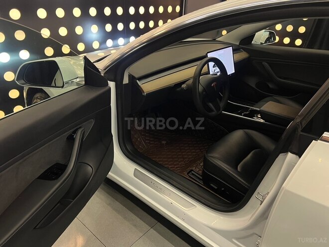 Tesla Model 3-7