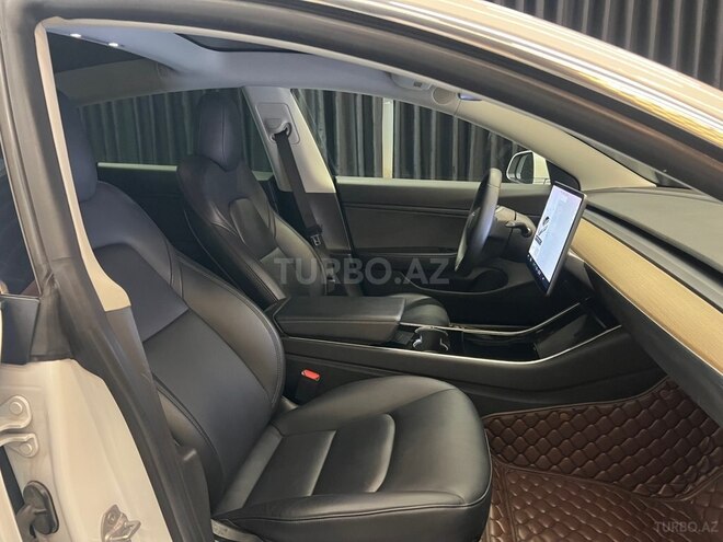 Tesla Model 3-12