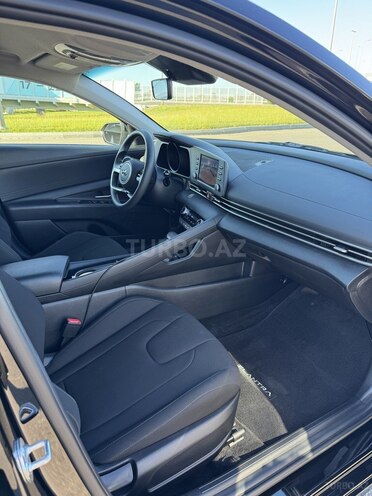Hyundai Elantra-4
