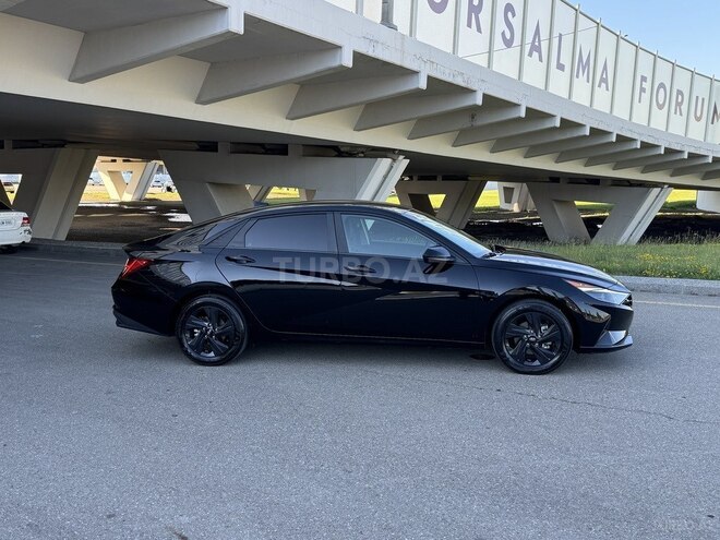Hyundai Elantra-12