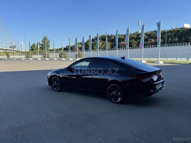 Hyundai Elantra-11