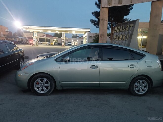 Toyota Prius-4