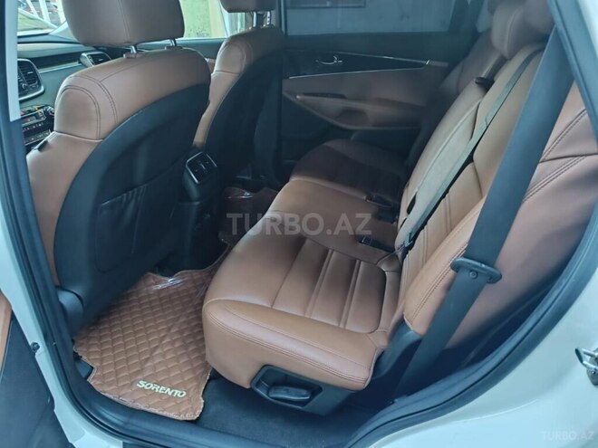 Kia Sorento-12