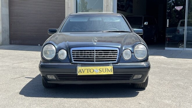 Mercedes E 240-4