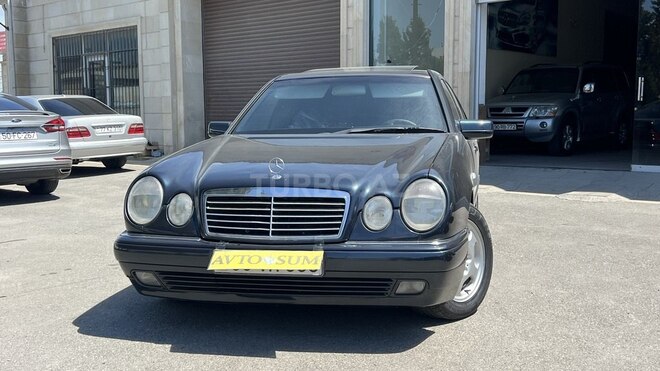 Mercedes E 240-5