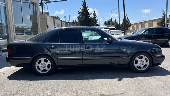 Mercedes E 240-2