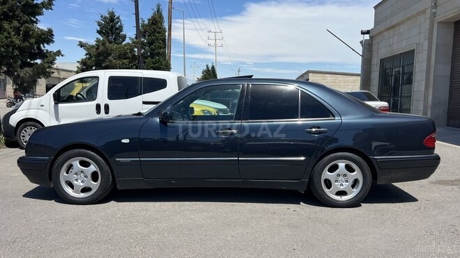 Mercedes E 240-3