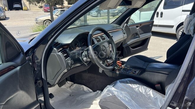 Mercedes E 240-16