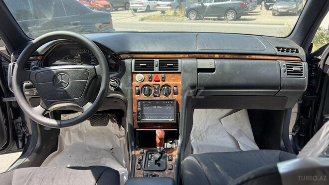 Mercedes E 240-14