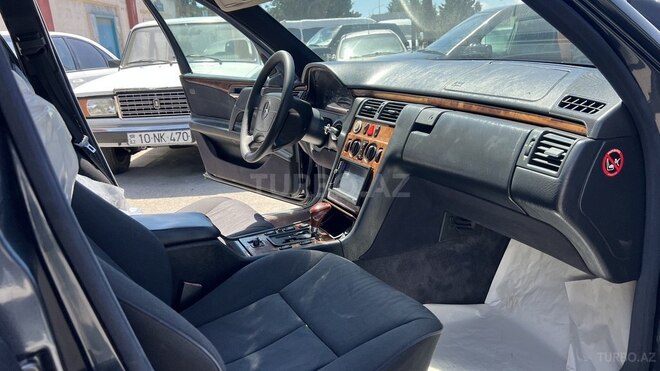 Mercedes E 240-18