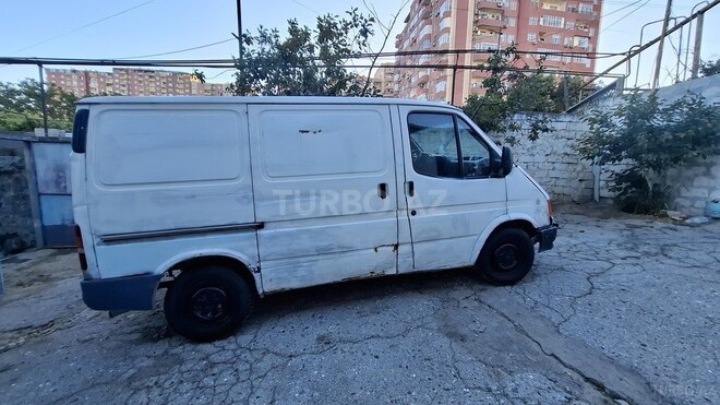 Ford Transit-6