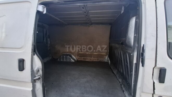 Ford Transit-9