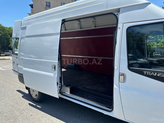 Ford Transit-8