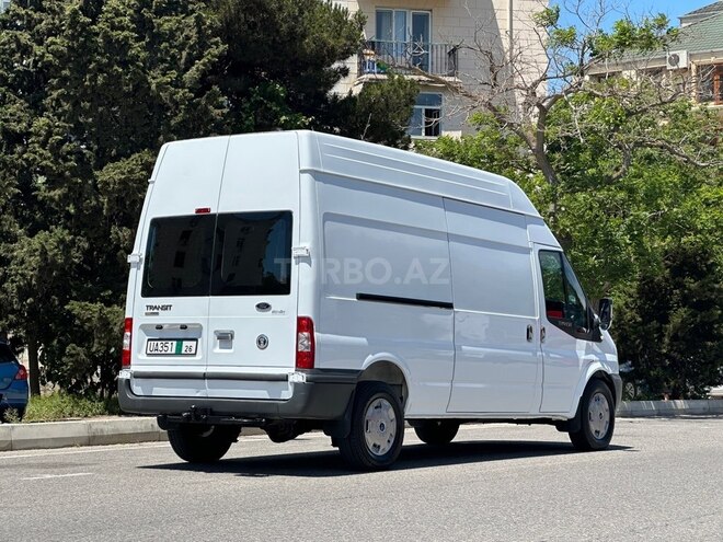Ford Transit-4