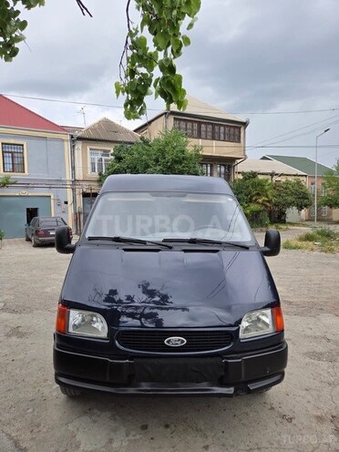 Ford Transit-1