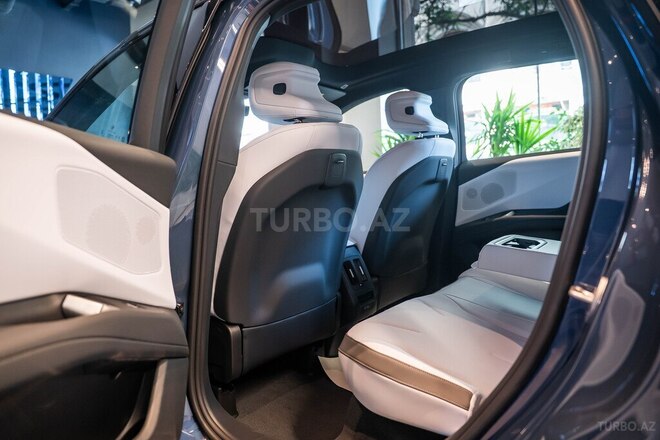 BMW iX3-13