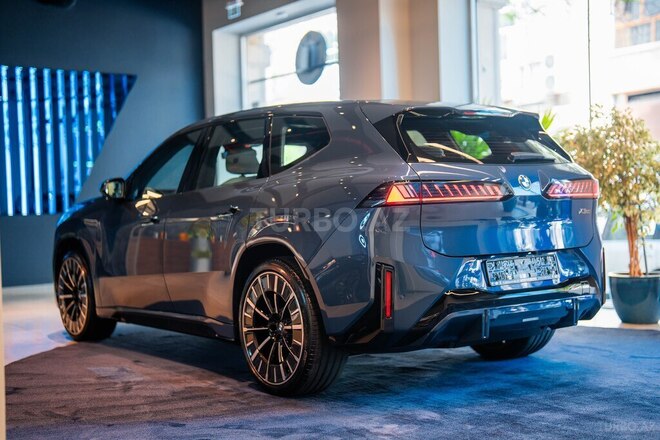 BMW iX3-17