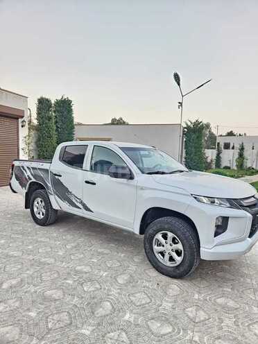 Mitsubishi L200-2