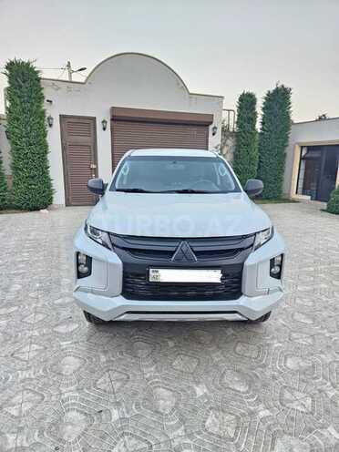 Mitsubishi L200-1