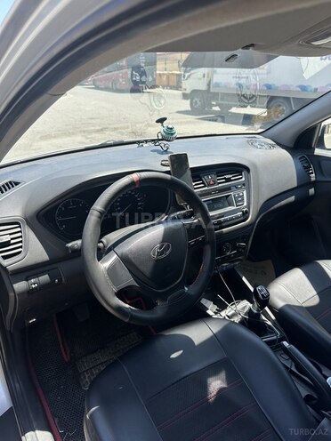 Hyundai i20-8