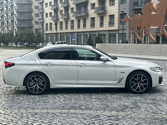 BMW 530e-7