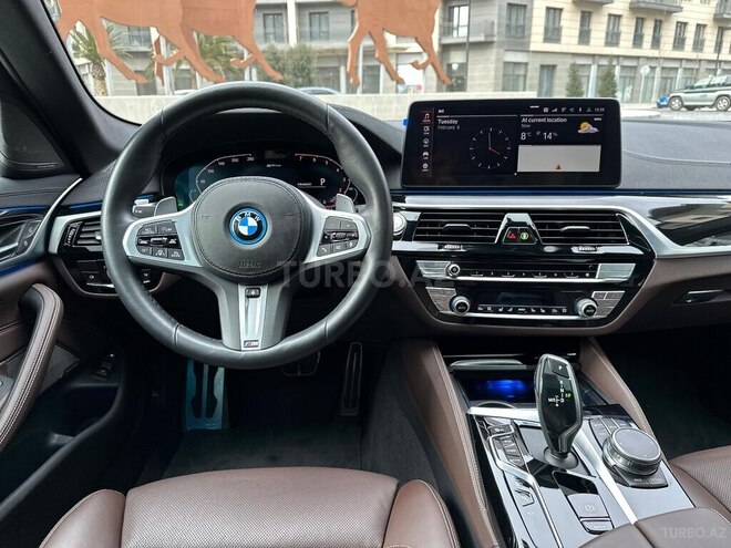BMW 530e-13