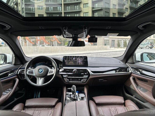 BMW 530e-12