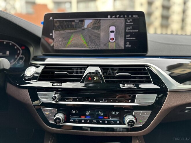 BMW 530e-14
