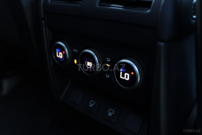 Land Rover Defender-19