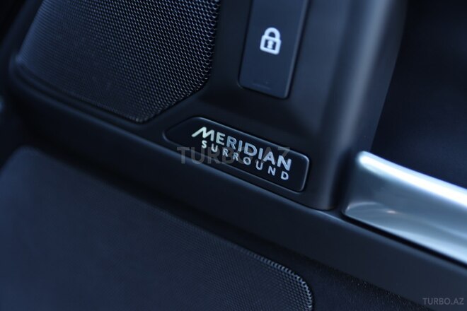 Land Rover Defender-17