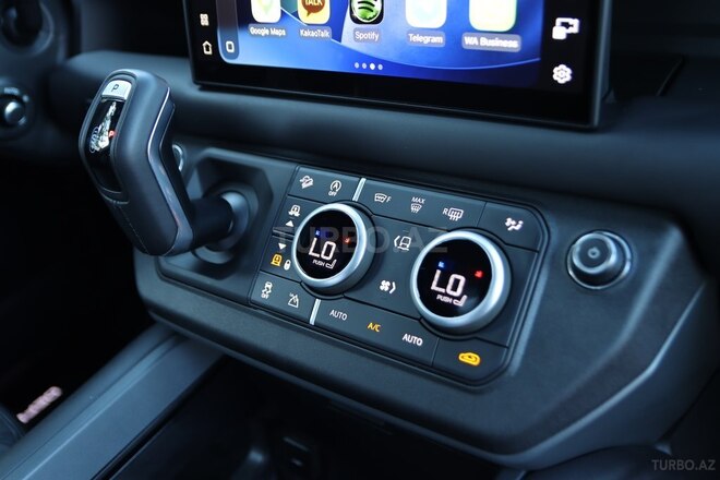 Land Rover Defender-13