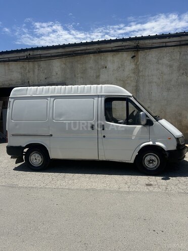 Ford Transit-11