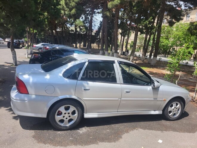 Opel Vectra-4