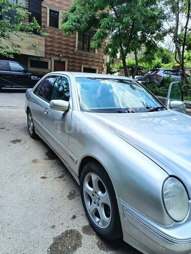Mercedes E 270-2