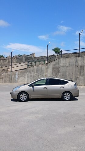 Toyota Prius-5