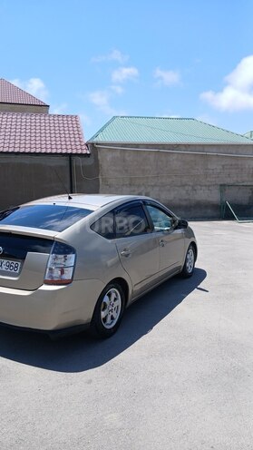 Toyota Prius-12