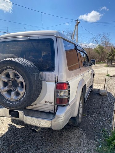 Mitsubishi Pajero-3